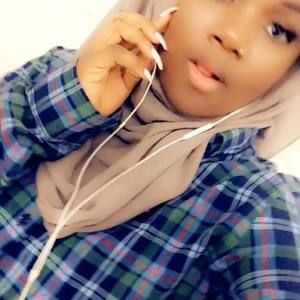 Meet your Posher, Amina